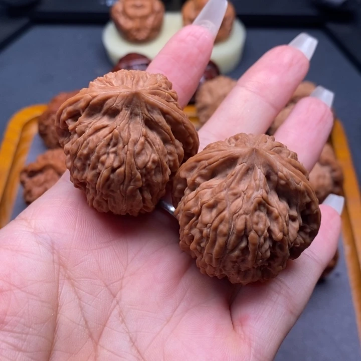 生***花文玩核桃吊坠凹底寿桃