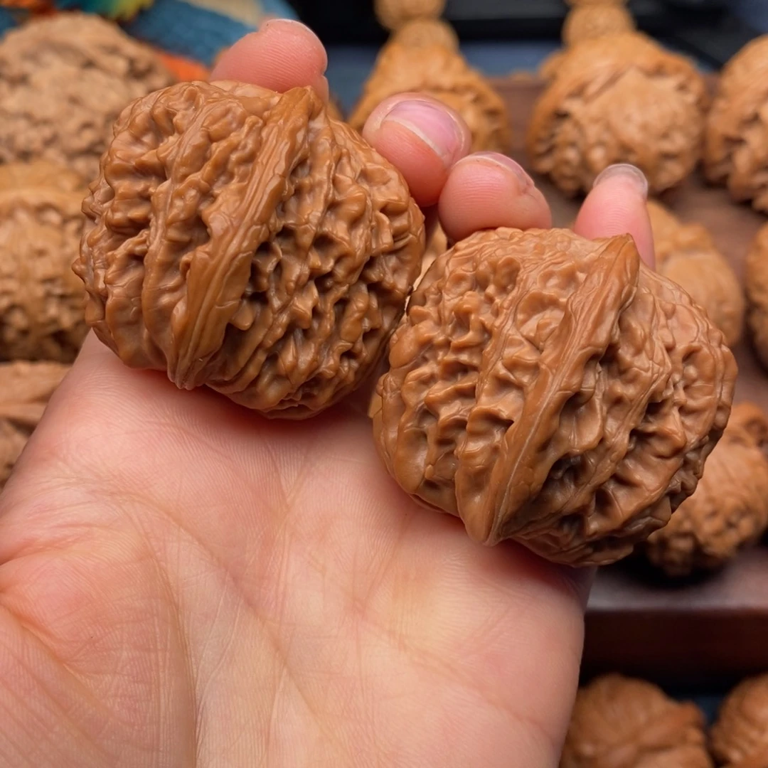 文玩核桃吊坠38平谷楼，山地老树红皮