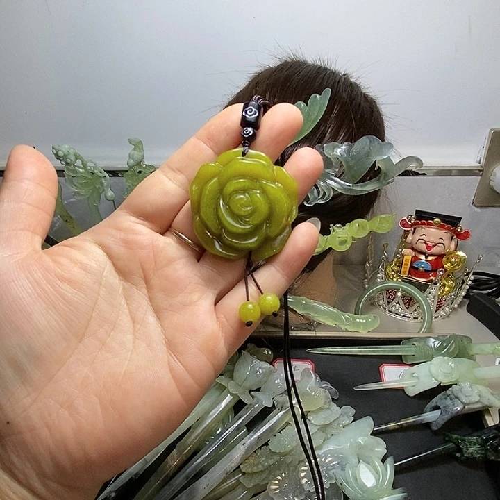 蛇纹石玉合金发饰玫瑰花毛衣链