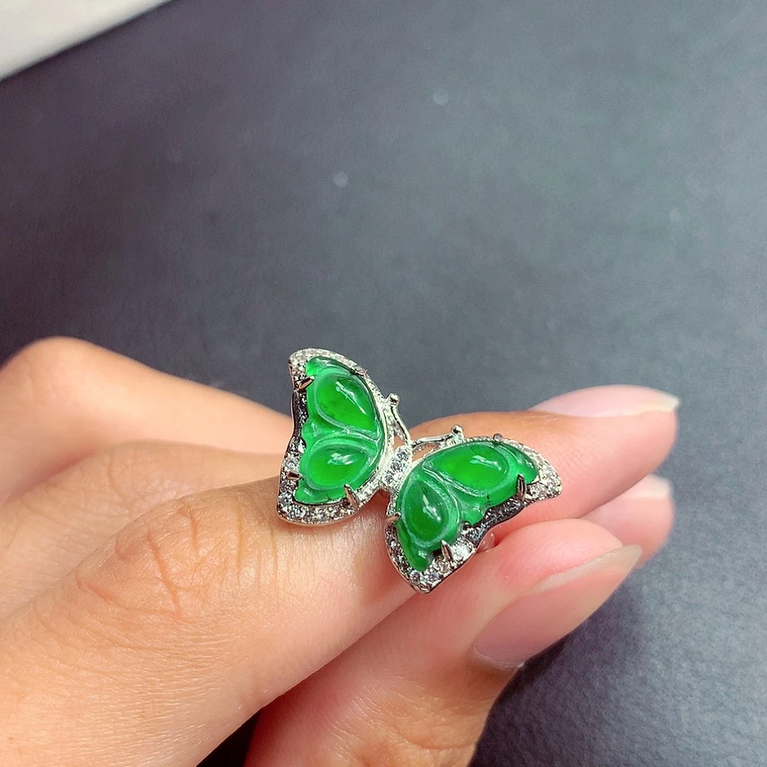 翡翠未镶嵌颈饰戒指