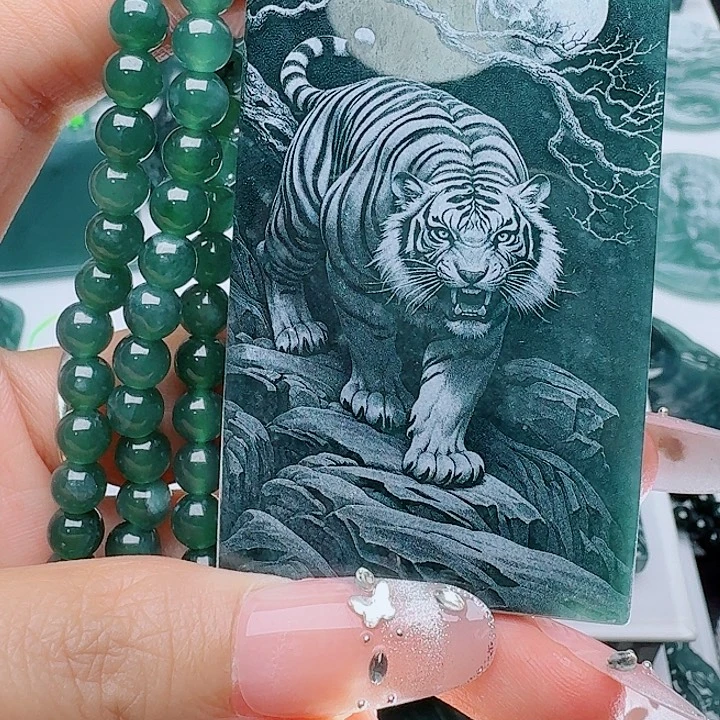 翡翠未镶嵌颈饰1111