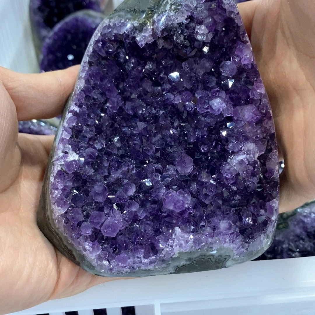 未镶嵌水晶大型摆件（非配饰）