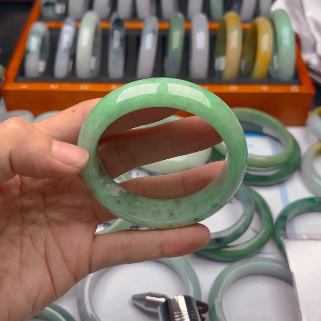 翡翠未镶嵌手镯5859. 73