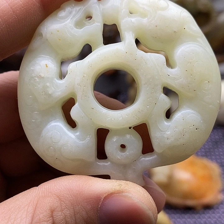 未镶嵌蛇纹石玉颈饰