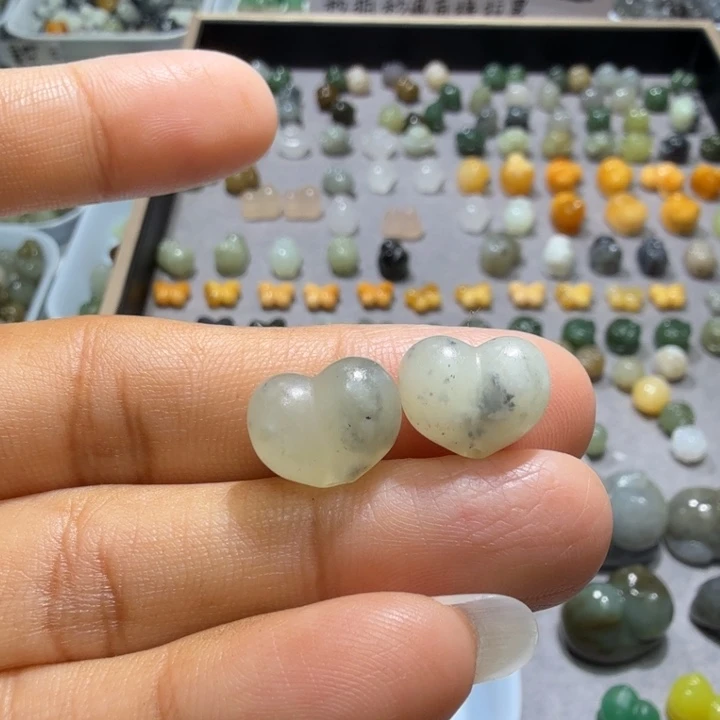 学***学和田玉未镶嵌珠宝奇石