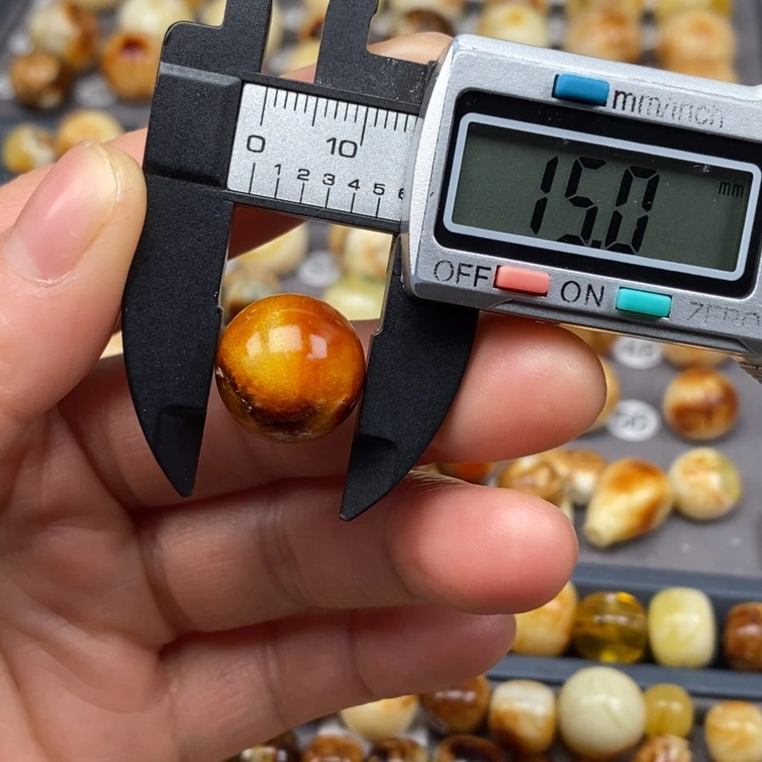 蜜蜡珠宝奇石未镶嵌