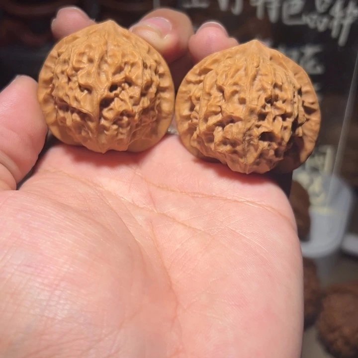 文玩核桃吊坠40.41差尺瓷娃娃