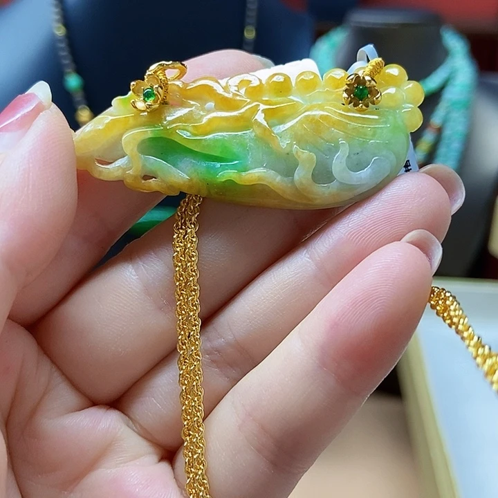 翡翠未镶嵌颈饰吊坠