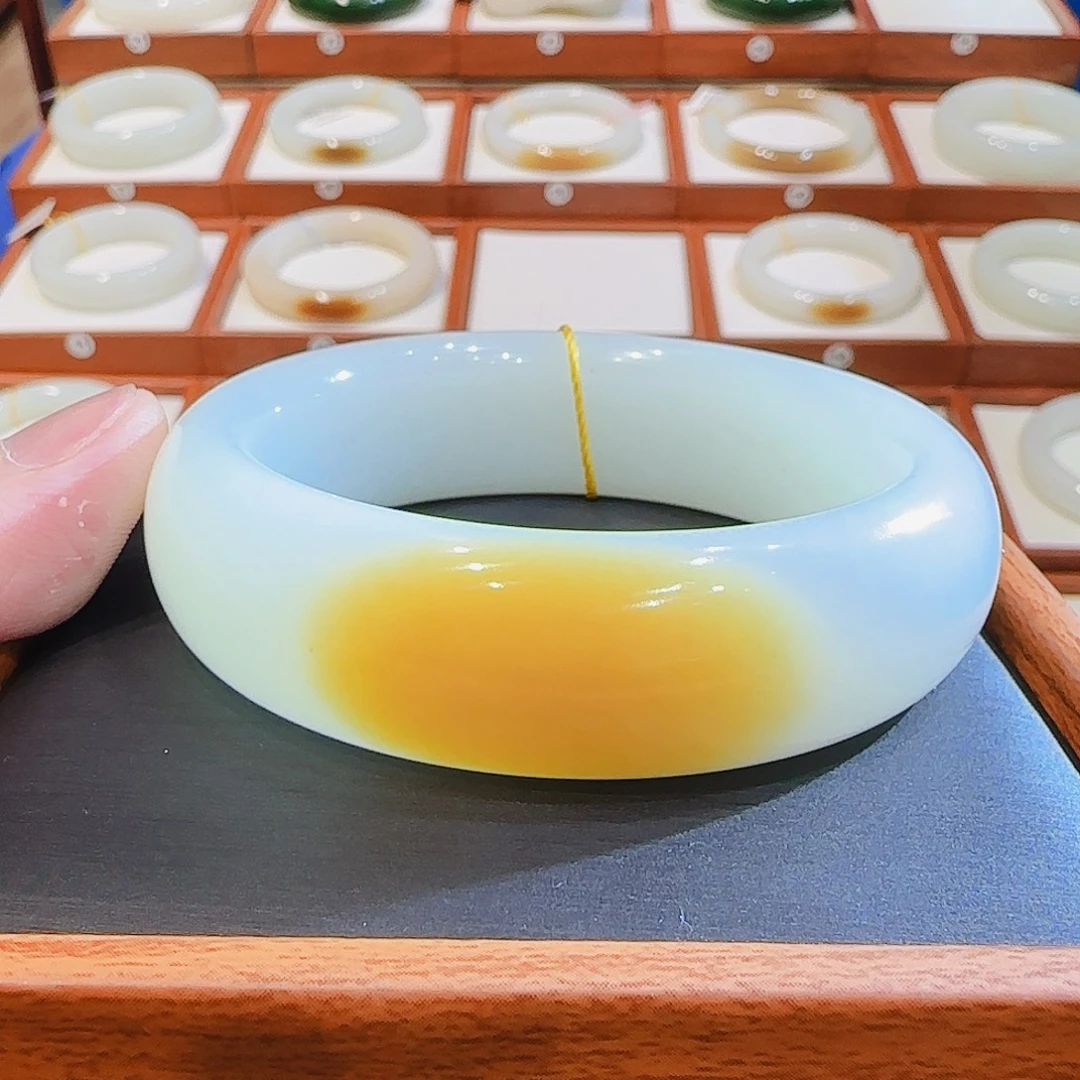 和田玉未镶嵌手镯且末轮胎一口金糖54 55 56