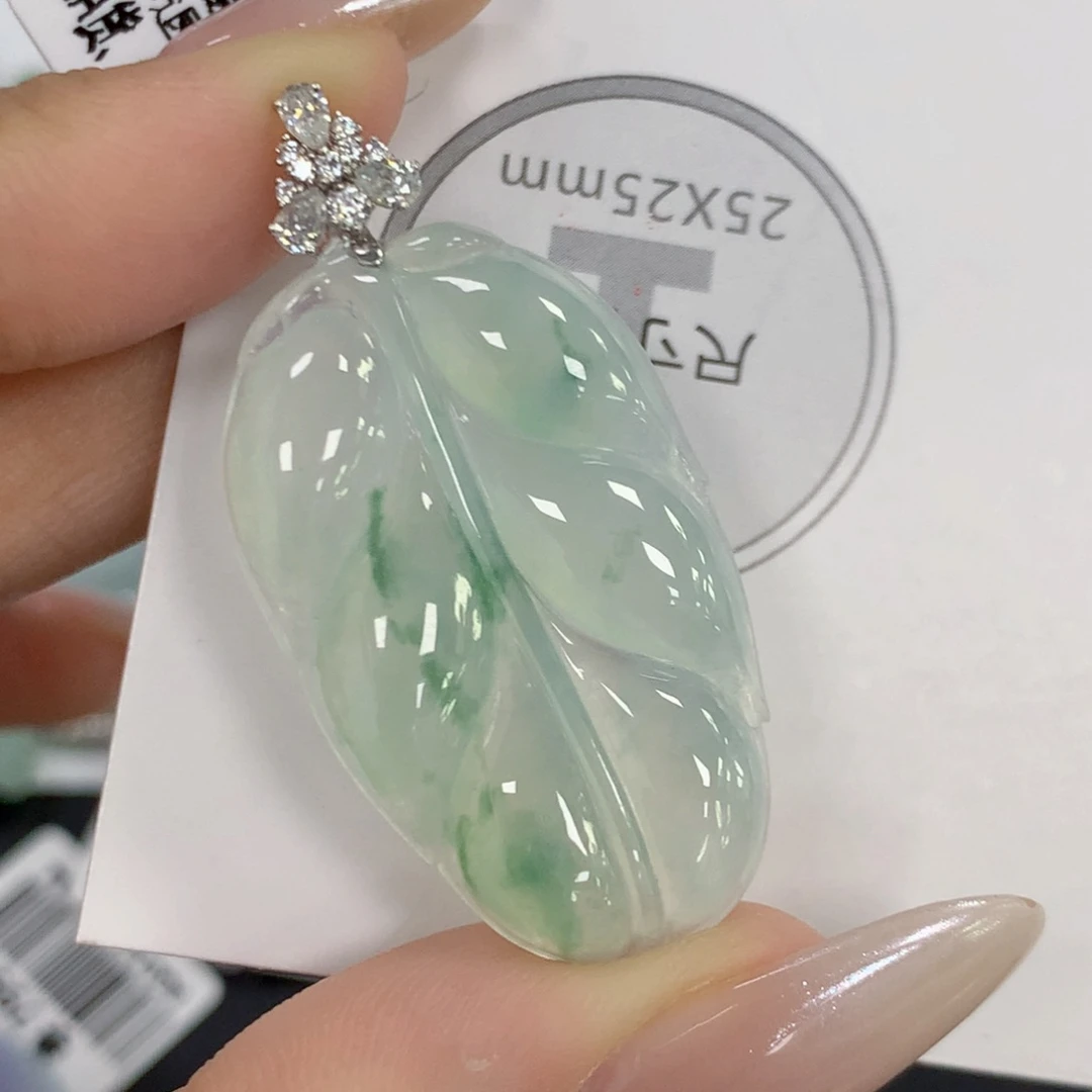 颈饰18K金镶嵌翡翠