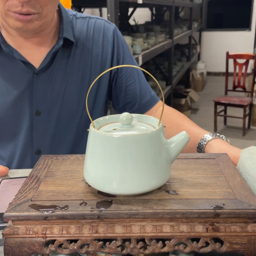 瓷片天青大提梁壶 微瑕
