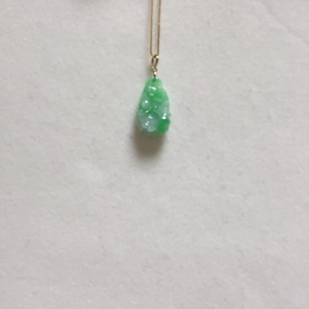 翡翠18K金镶嵌颈饰简单