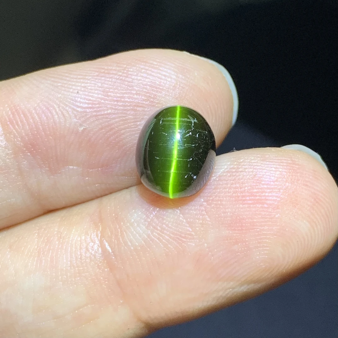 天然绿色碧玺猫眼裸石4.3克拉椭圆形颜色鲜艳星线犀利