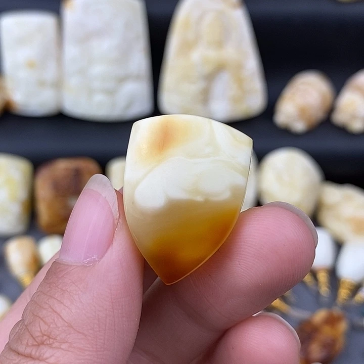 琥珀未镶嵌裸石盾牌l24