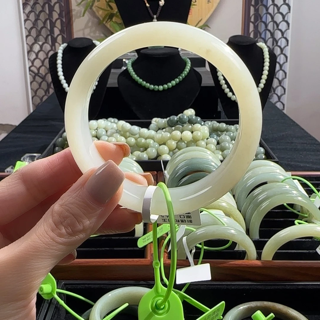 和田玉未镶嵌手镯56.5