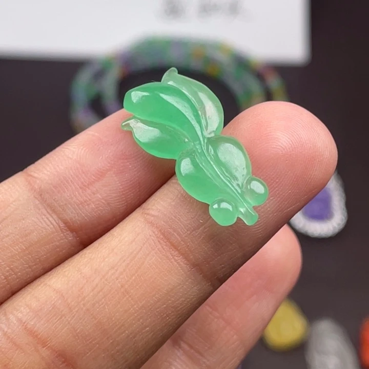 翡翠未镶嵌颈饰吊坠