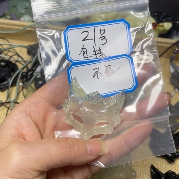 蛇纹石玉颈饰合金屿*