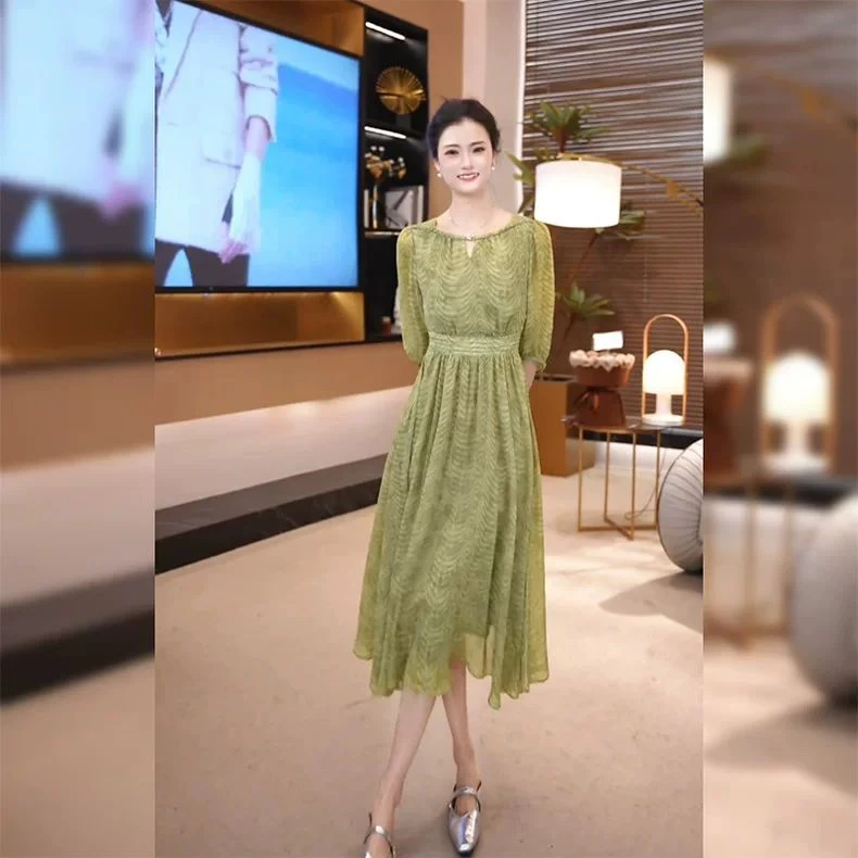 8016 法式优雅气质灯笼袖连衣裙女 2025新款 高级感收腰大摆长裙