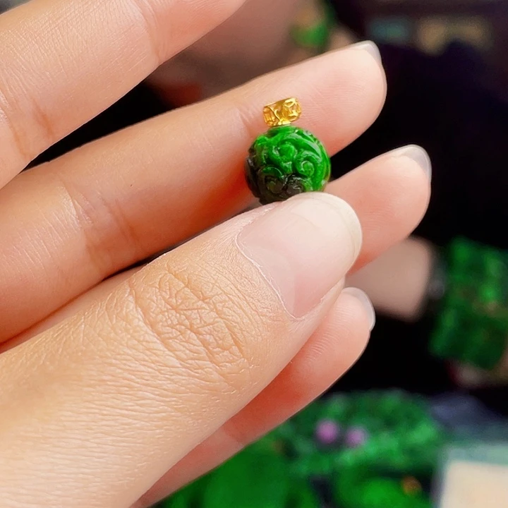 翡翠18K金镶嵌颈饰多样性