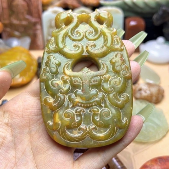 蛇纹石玉未镶嵌颈饰