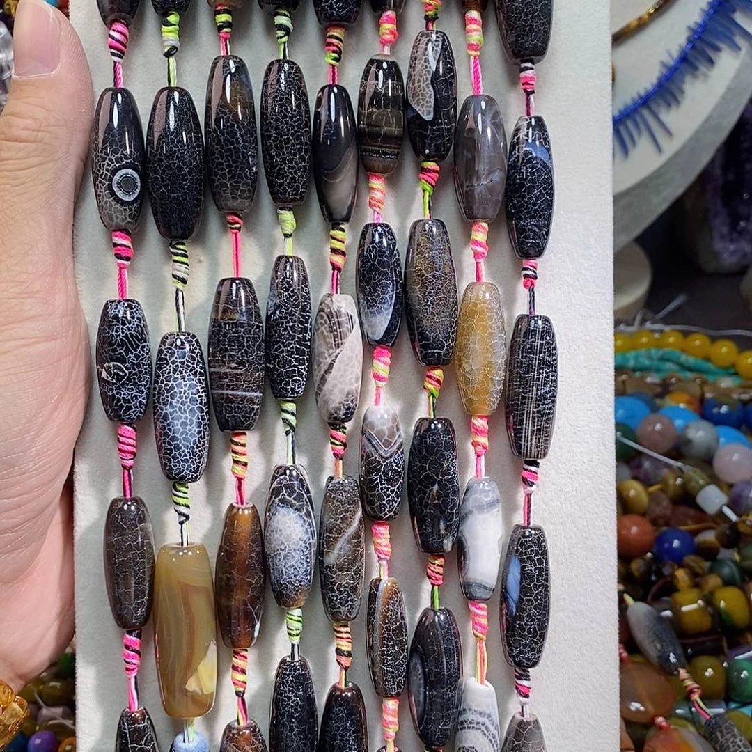 石英质玉未镶嵌，龙鳞玛瑙天珠11×30mm一条，