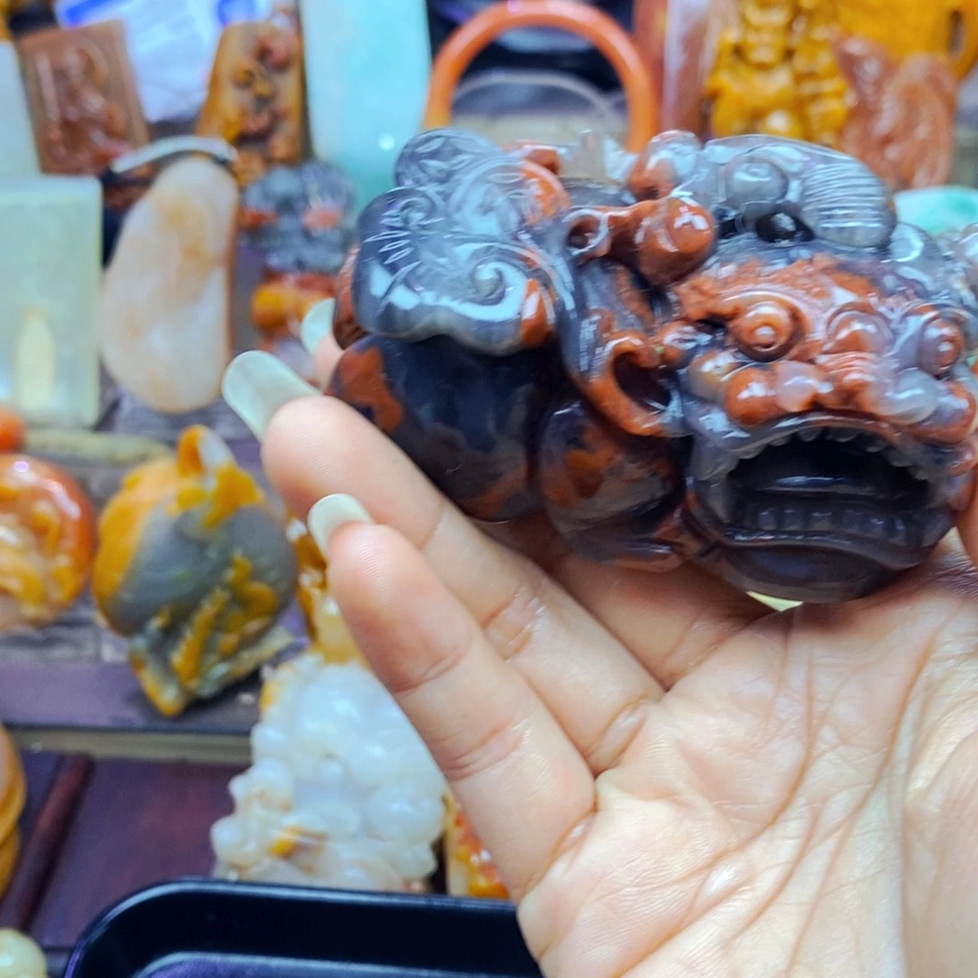 石英质玉（黄龙玉）未镶嵌颈饰