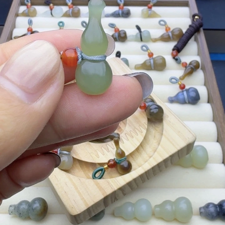 锦***.和田玉（糖玉）未镶嵌车挂