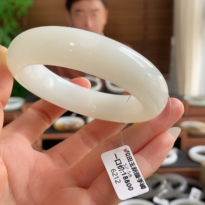 未镶嵌手镯和田玉6212