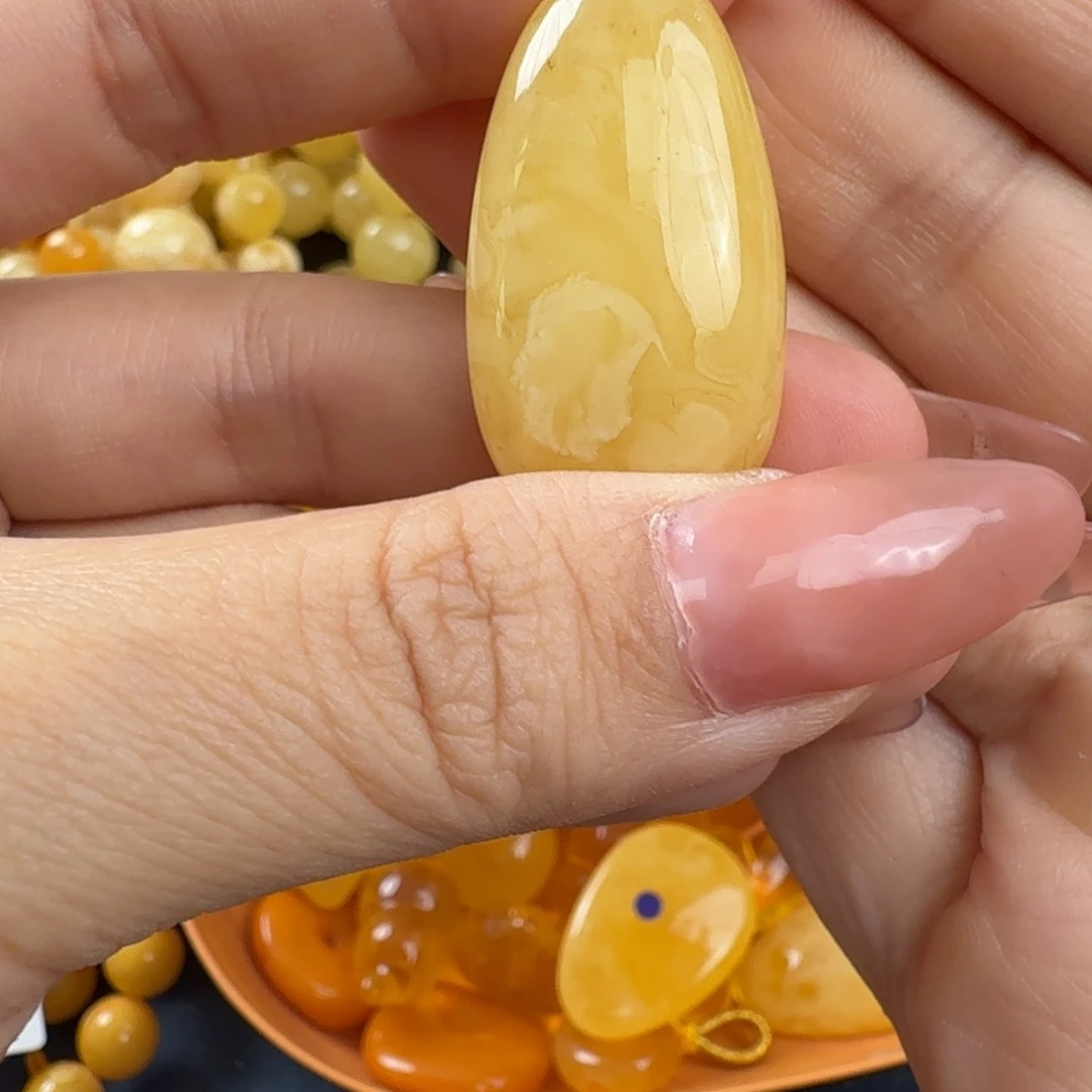 琥珀未镶嵌珠宝奇石