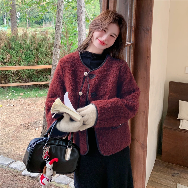 红高级感小香风皮毛一体外套女2025冬季新款羊羔毛短款上衣