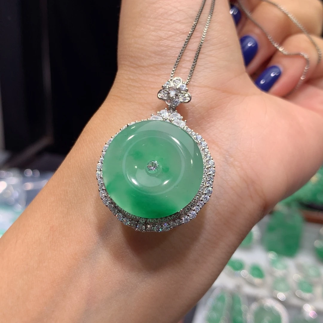 颈饰银S925镶嵌石英质玉（非洲翠）