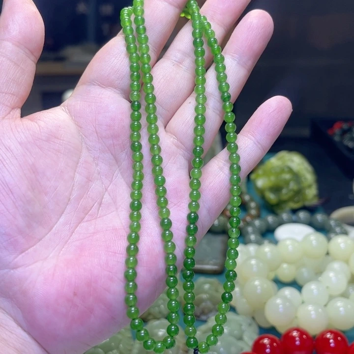 蛇纹石玉未镶嵌颈饰¥****¥