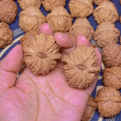 【闪购商品】文玩核桃吊坠白狮子43