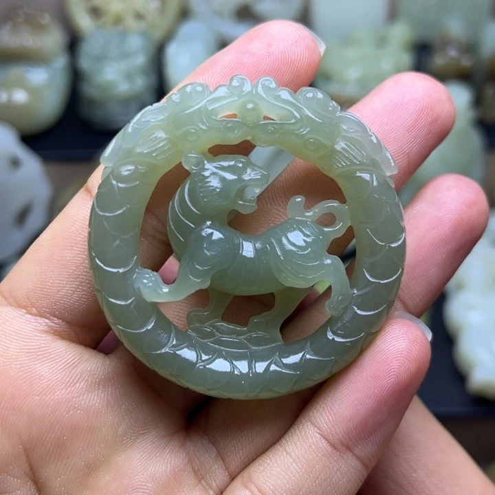 和田玉未镶嵌颈饰