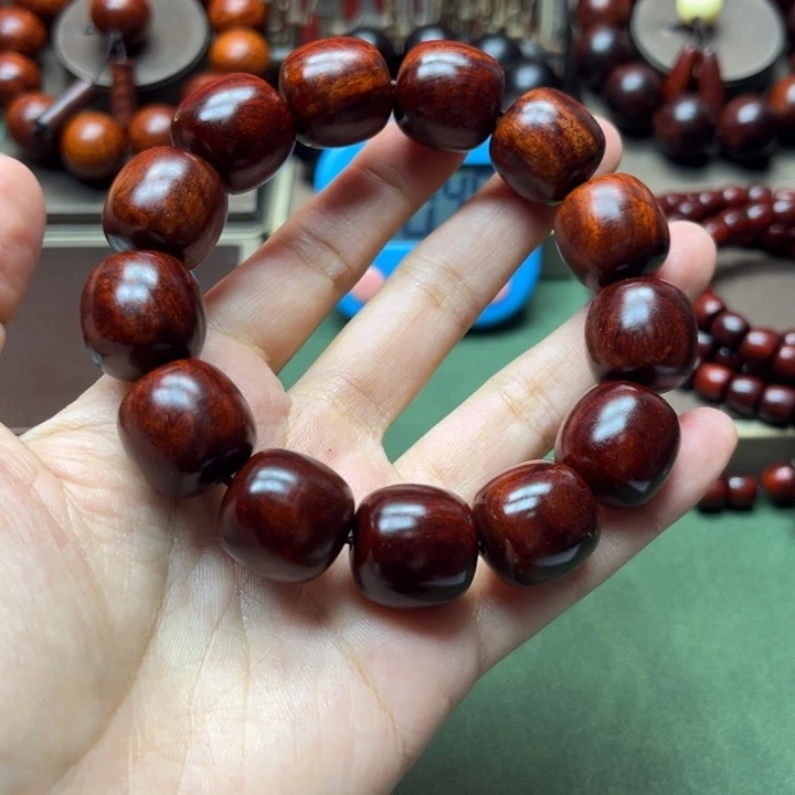 ∞***军木小叶紫檀手工艺