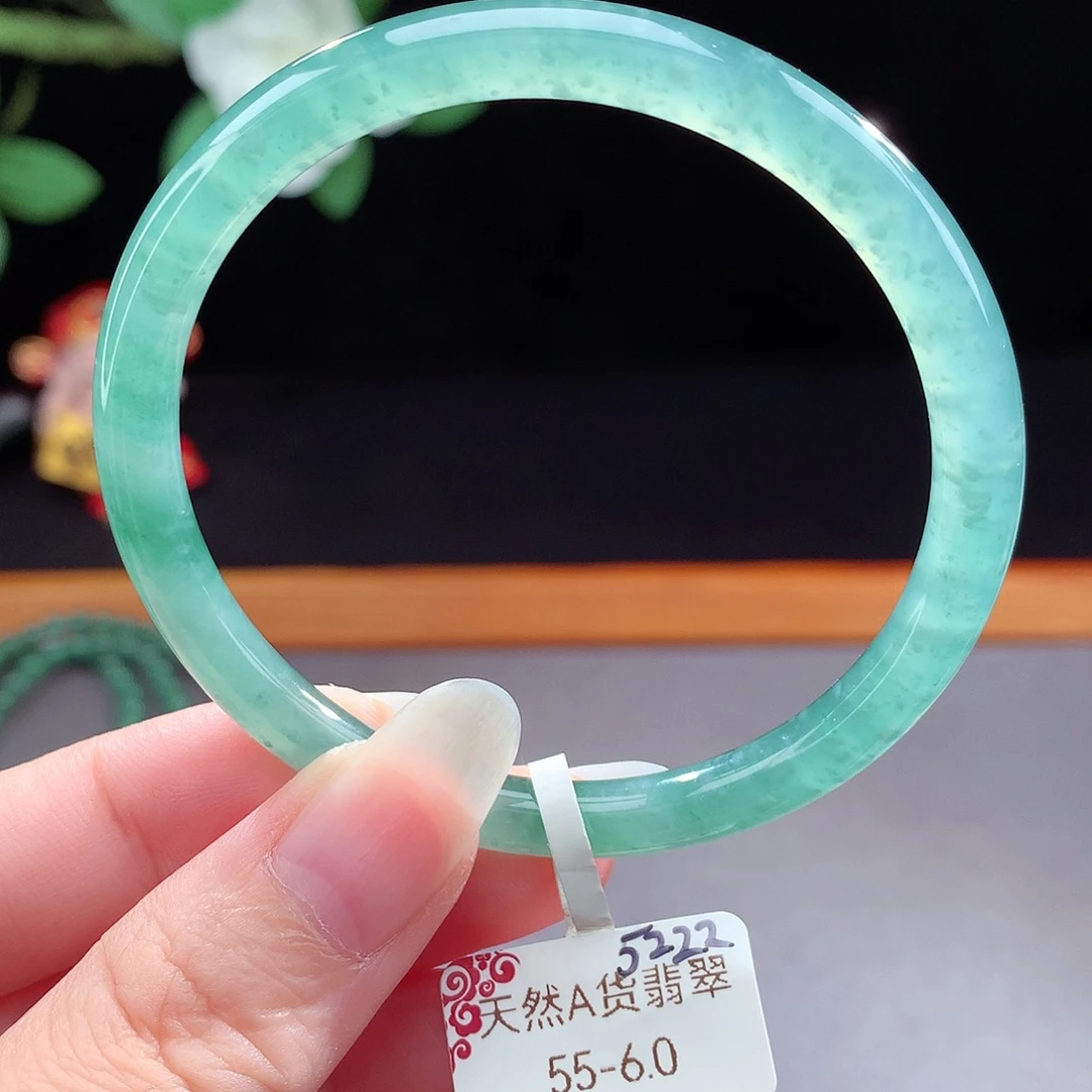 未镶嵌手镯（圆镯）翡翠