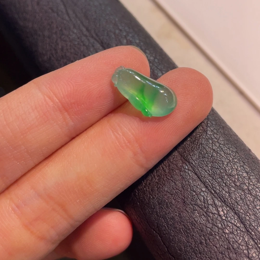 翡翠未镶嵌颈饰福瓜