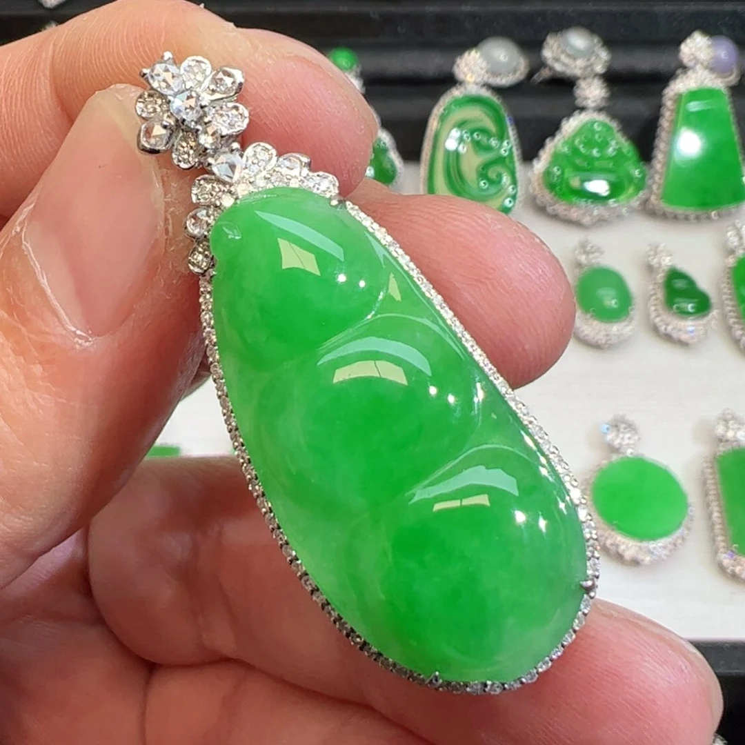 翡翠吊坠(不含链)18K金镶嵌