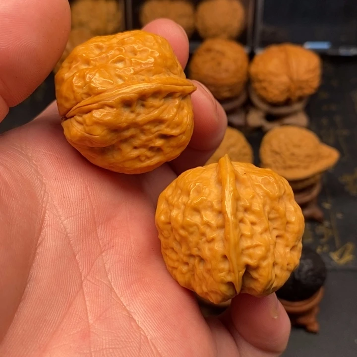 文玩核桃把件帝王龙脊