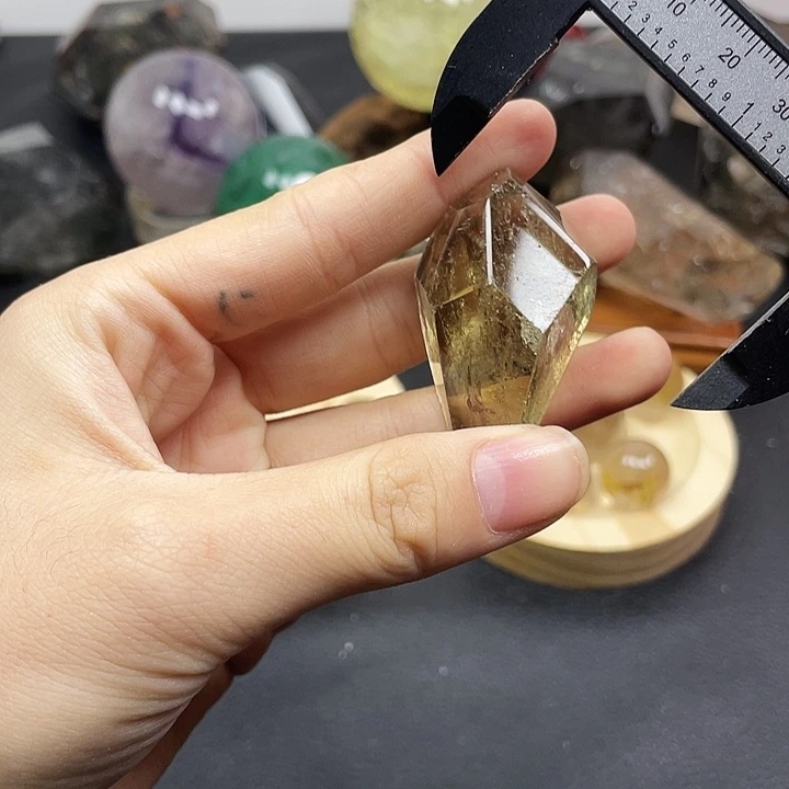 珠宝半成品水晶未镶嵌333水晶石