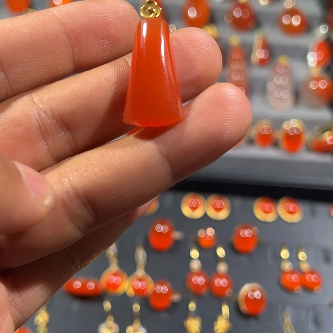 南红玛瑙18K金镶嵌颈饰