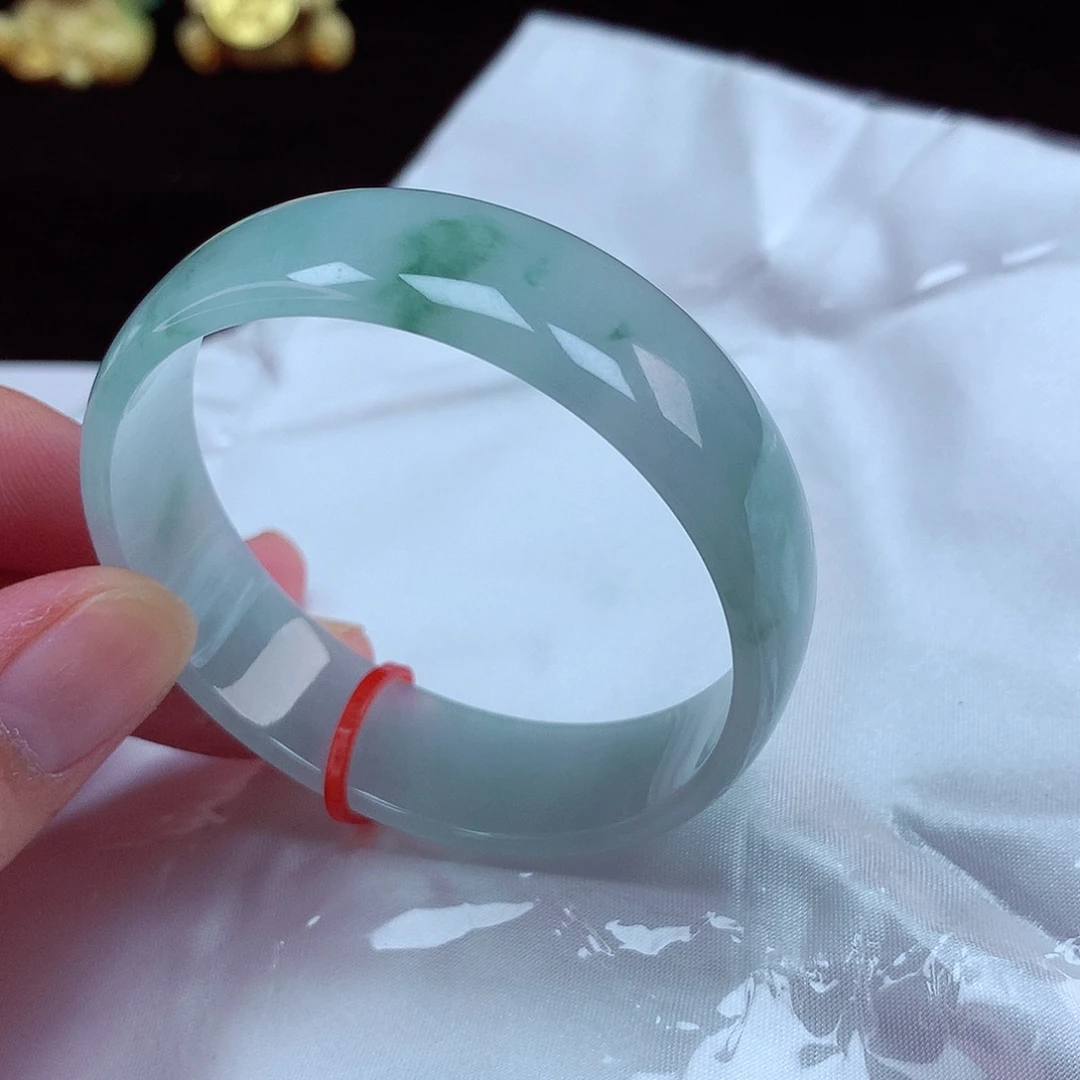 翡翠手镯未镶嵌51圈