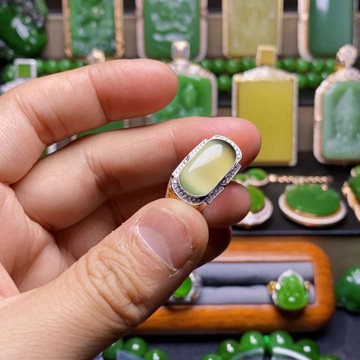 吊坠(不含链)18K金镶嵌和田玉心**方