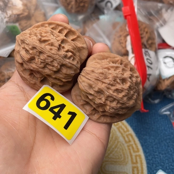 J***X文玩核桃把件核桃