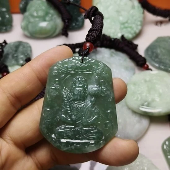 翡翠未镶嵌颈饰挂件