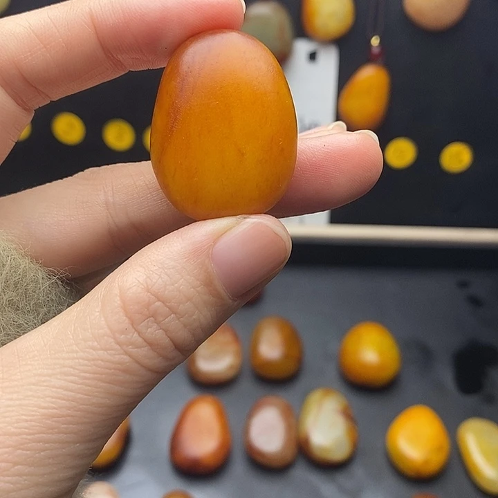 转***间和田玉（糖玉）未镶嵌珠宝半成品