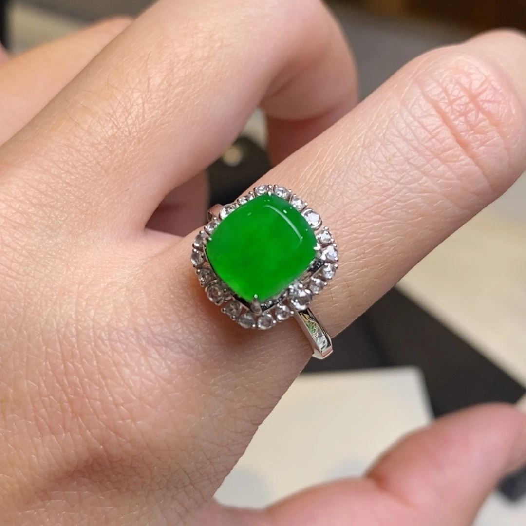 翡翠戒指18K金镶嵌方糖