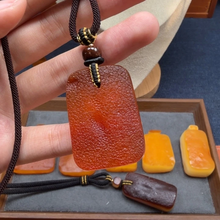 蜜蜡未镶嵌吊坠(赠链)