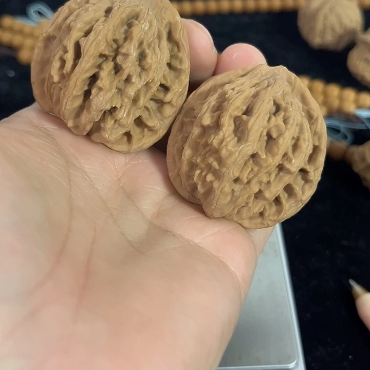 把件文玩核桃44左右麦穗虎头，微微瑕，编号016