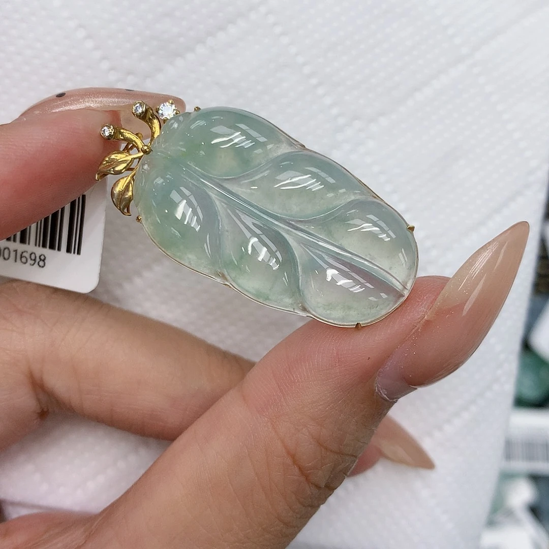 颈饰18K金镶嵌翡翠